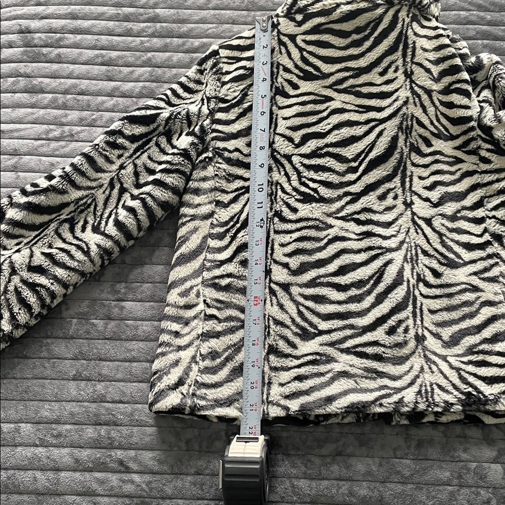 Alice + Olivia Zebra Print Faux Fur Jacket EUC - Picture 14 of 15
